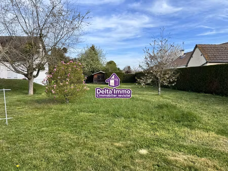 terrain constructible de 776m2 – saint-sebastien-de-morsent