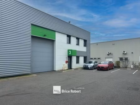 a louer - local d'activités avec espace de stockage et bureaux aménagés en rdc et en mezza