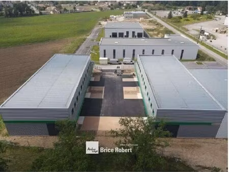 a louer - deux locaux d'activités avec mezzanine - tignieu-jameyzieu