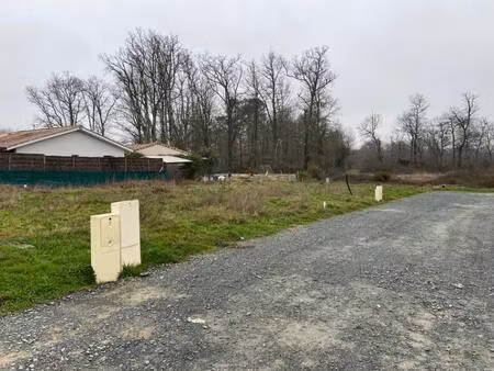 terrain à bâtir à les billaux (33500)