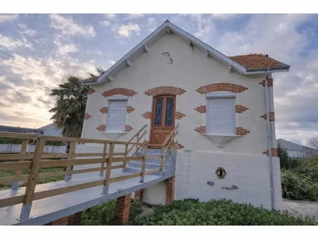 vente propriété 4 pièces 100 m² à le château-d'oléron (17480)  369 000 €