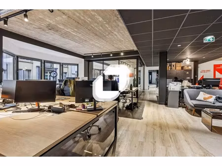 a louer  bureaux renoves prets a l'emploi