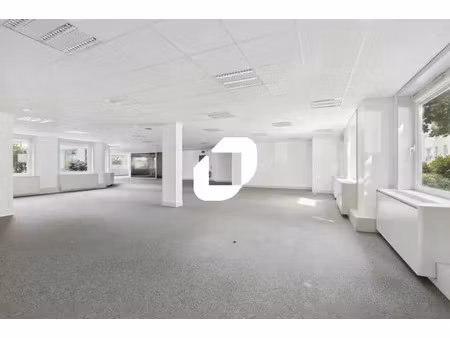 a louer  surfaces rdc + jardin