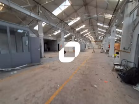 a louer  batiment independant - grande surface exterieure