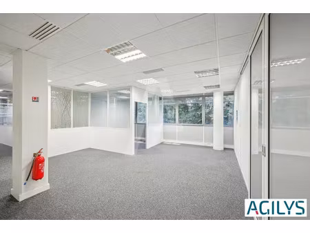 a vendre : plateau de bureaux au pied de la gare rer b - rare sur le territoire paris-sacl