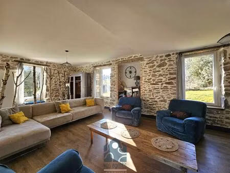 corps de ferme rénové avec grange  écurie  cave et hangar