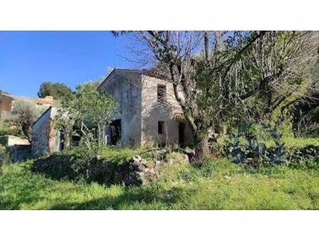 terrain zone naturelle avec bastidon