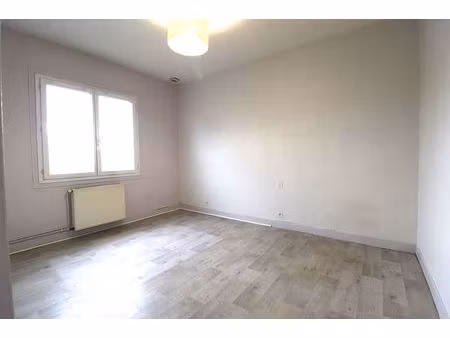 location local commercial 1 pièces 13m2 pau 64000 - 420 € - surface privée