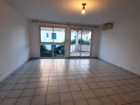 location appartement 3 pièces 76m2 le boulou 66160 - 895 € - surface privée