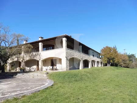 vente maison 11 pièces 554 m² à grignan (26230)  980 000 €