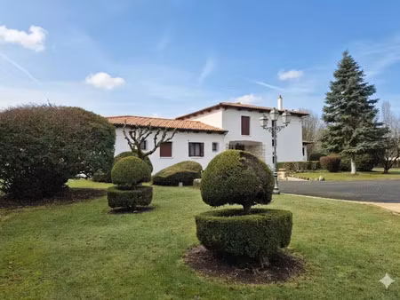 vente propriété 11 pièces 600 m² à fontcouverte (17100)  1 500 000 €