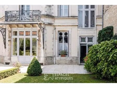 appartement dans un hôtel particulier du 19ème avec son jardin privatif et son orangerie