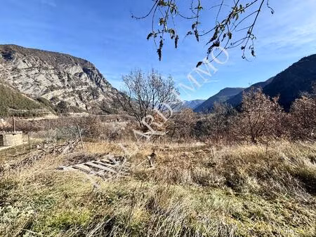 8 mn de tallard  terrain à bâtir 949 m2