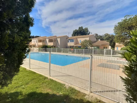 à vendre très beau mazet dans résidence privée avec piscin