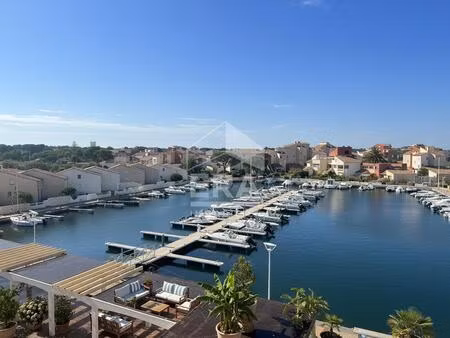 à vendre : appartement meublé avec terrasse et vue sur la marina le barcarès