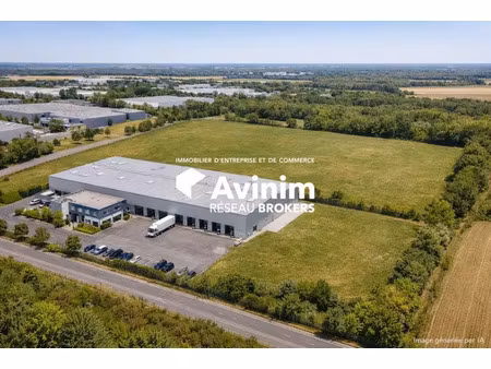 site rare plus de 2 ha : entrepôt + forte réserve foncière