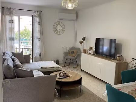location meublée appartement 2 pièces 47 m² à saint-raphael (83700)  900 €