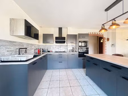 a vendre - villate- maison 4 pièces 105 m2 + piscine + double garage sur terrain arboré 11