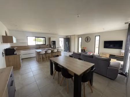 location villa meublée avec garage et jardin clos