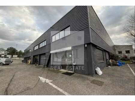 location commerce 856 m² à dardilly (69570)