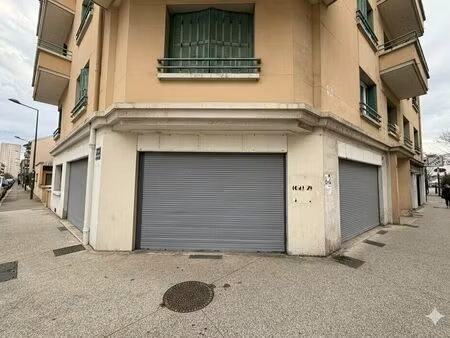location commerce 100 m² à villeurbanne (69100)