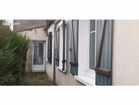 f2 à louer dans une longère