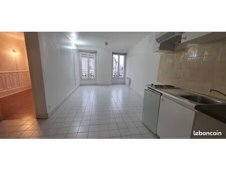 studio proche gare rer