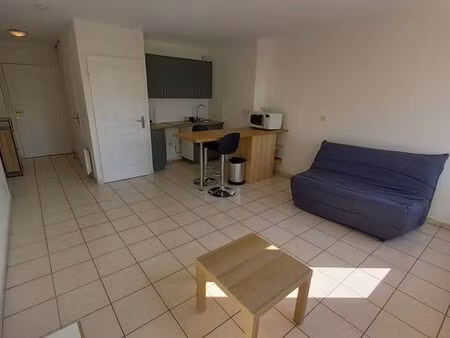 grand studio très lumineux de 29m2