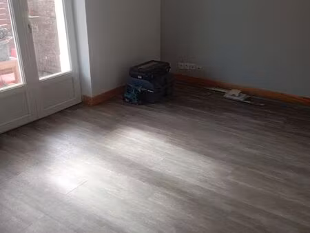 appartement t2 avec terrasse à louer à st amand les eaux