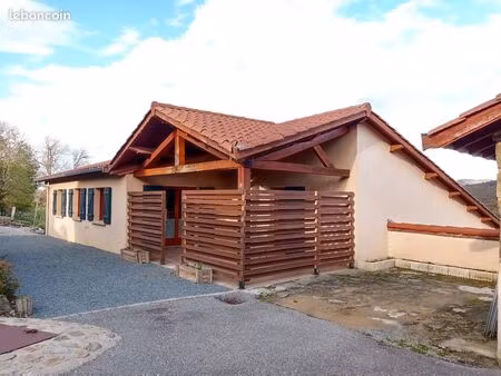 ste catherine à 2 km située dans hameau calme