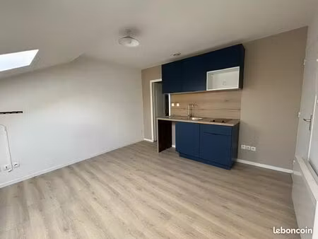 studio mansardé  lumineux