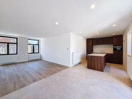 appartement duplex entièrement rénové à louer à bruges