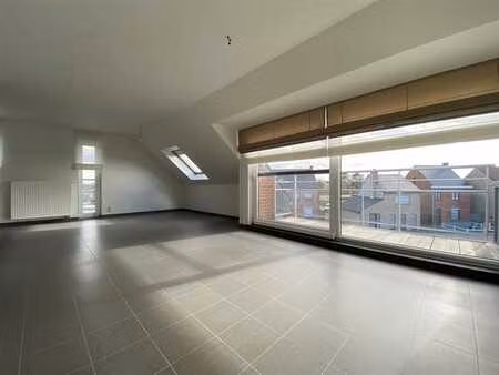 instapklaar appartement met terras en garage.