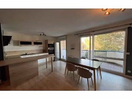 location appartement  75.31 m² t-3 à lyon 5  1 200 €