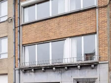 maison spacieuse avec cour extérieure et garage