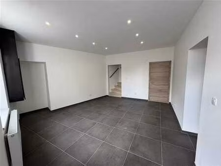 superbe maison 2 chambres entièrement rénovée avec jardin