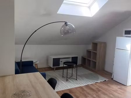 t2 meublé et climatisé  situé à 2 minutes à pied de la gare de périgueux et à 10 minutes à