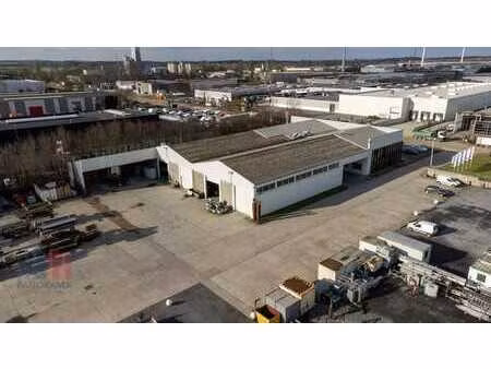 bedrijfsgebouw van 2.537 m² op een industriegrond van 5.6...