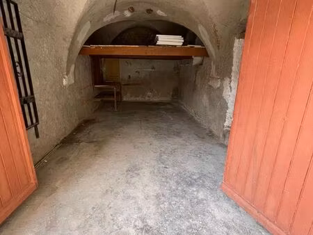 grand garage avec cave - quartier de saint julien