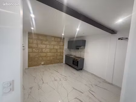 à louer à ambarès-et-lagrave  agréable appartement t2 de 35 m² situé au rez-de-chaussée d’