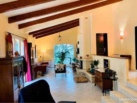 belle maison au calme avec grand terrain proche centre-ville nîmes