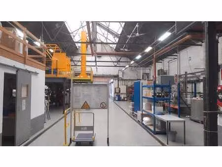 bel ensemble industriel sur 16a (accès charroi lourd)