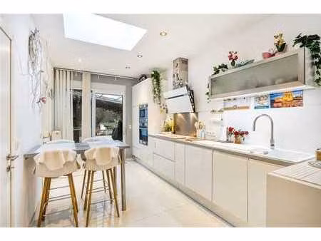 maison 2-faç. complètement rénovée (3 ch.) avec jardin