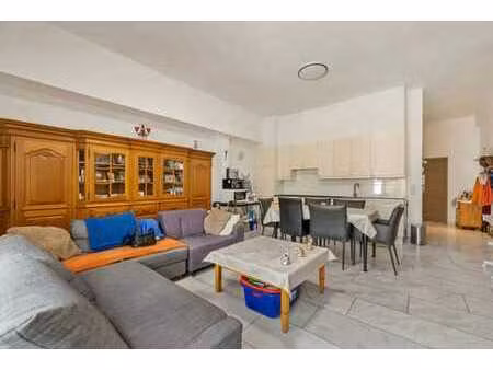 appartement lumineux au rdc avec terrasse et 2 parkings