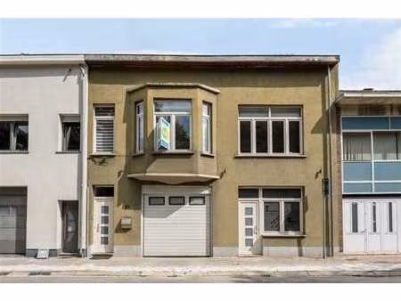 immeuble commercial avec entrepôt  bureau et logement