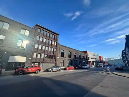 bureau lumineux de 100 m² à louer – bredastraat