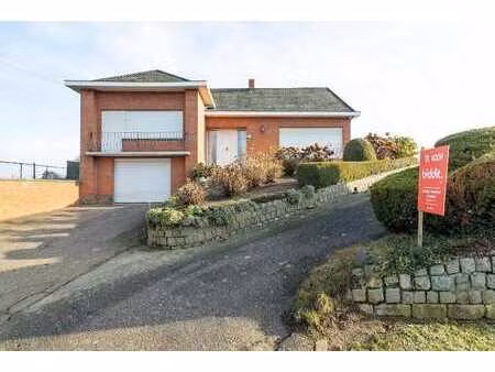 maison situee dans un endroit calme