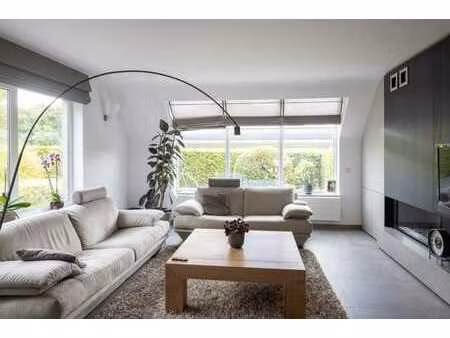 un chez-soi chaleureux au cœur de la verdure