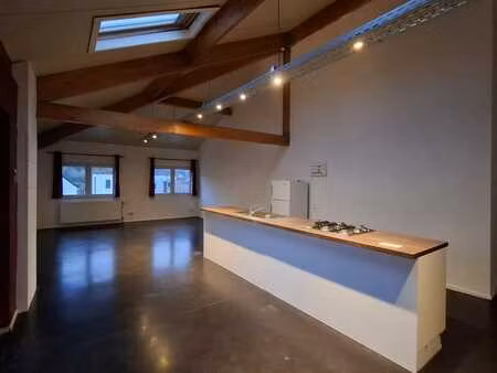 unique a jambes  veritable loft dans ancienne usine