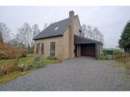 sous option charmante maison avec jardin – sorinnes (dinant)